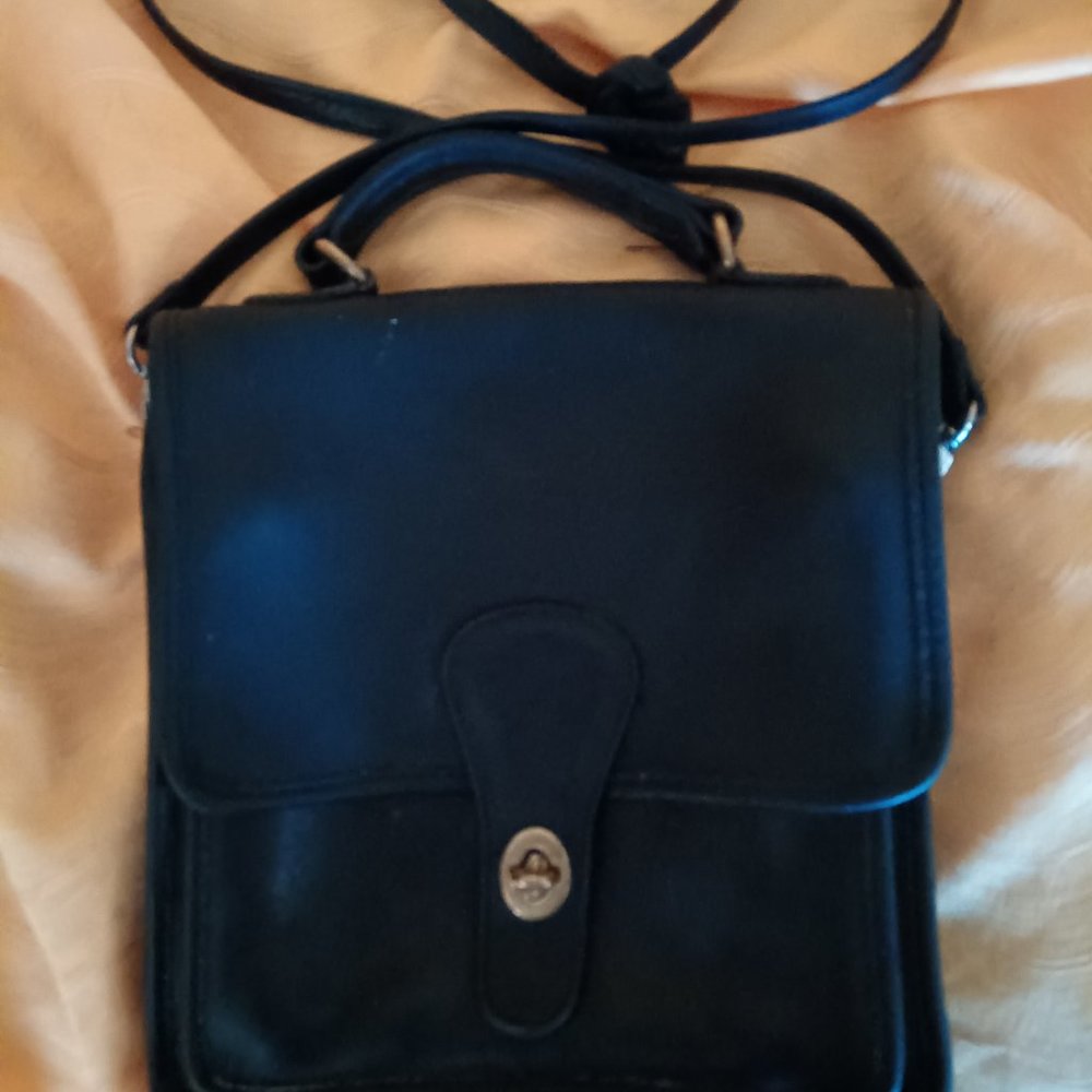 COACH VINTAGE BLACK LEATHER BAG